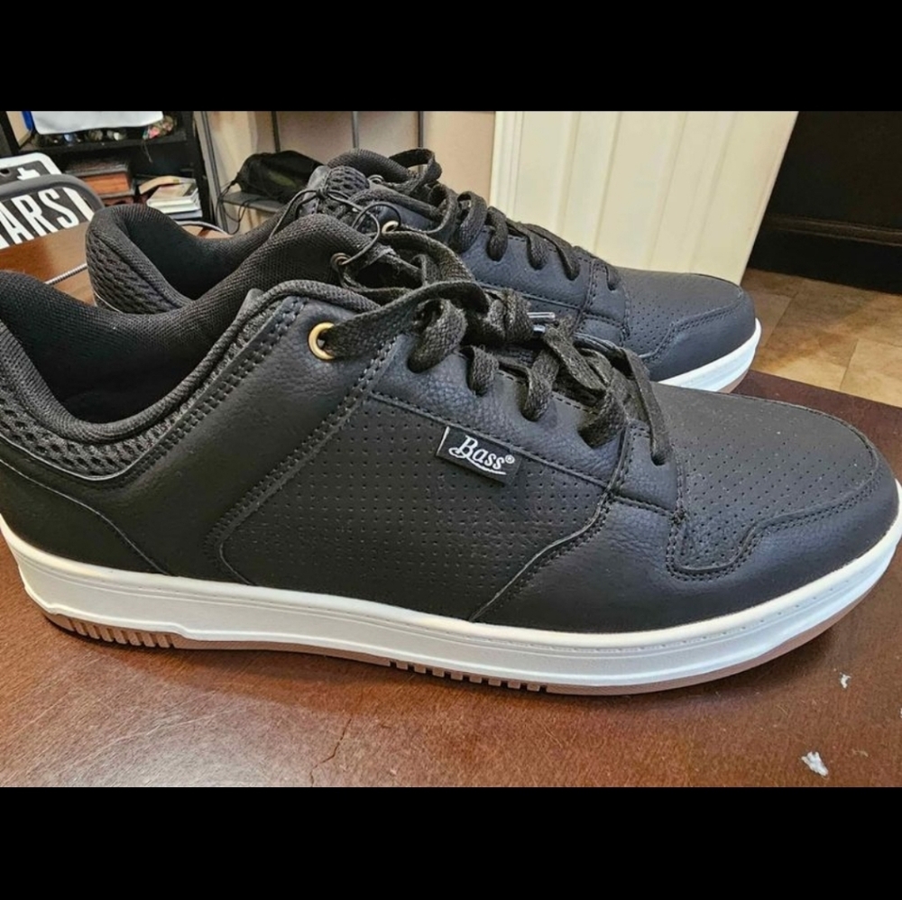 New Men's BASS black fashion Sneakers size 13